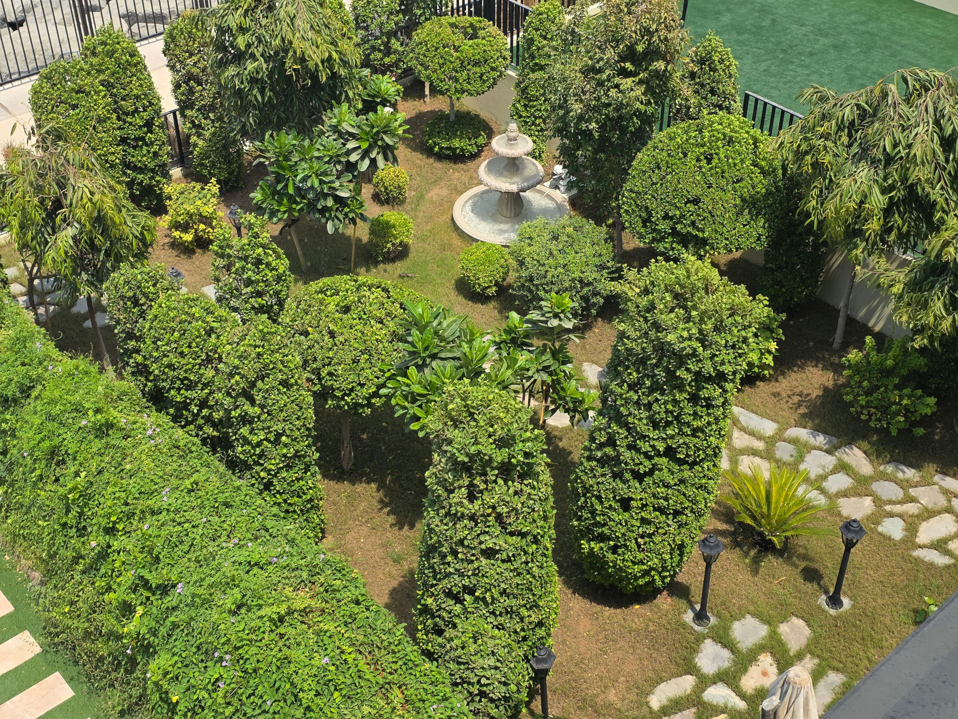 Ahmads Waterfront Villa Garden